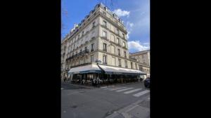 Les Parisiennes à Paris